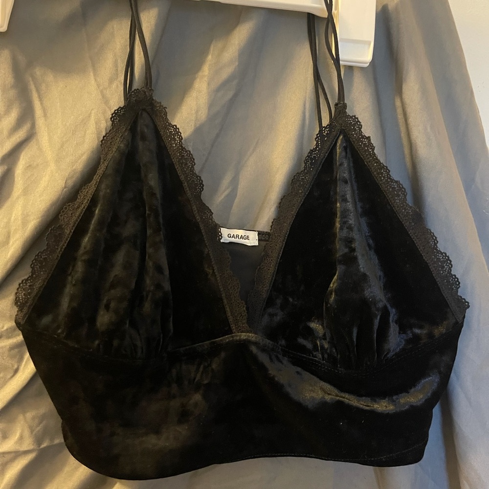 Like new black “garage” top.